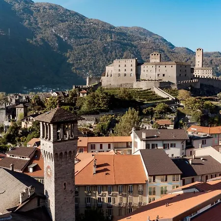 公寓 Cuore Di Relais E Chateaux 5 Stelle In Of Castles -by Easylife Swiss 贝林佐拉